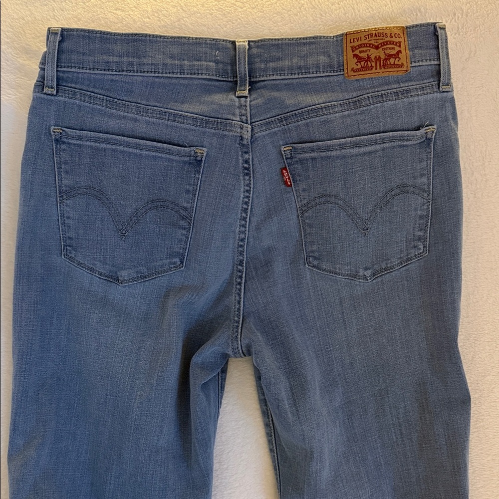 Levi’s Classic Straight Jeans Women’s Size 8 Light Wash - Picture 4 of 11